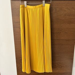 Marigold Aritzia Pleated Midi Skirt